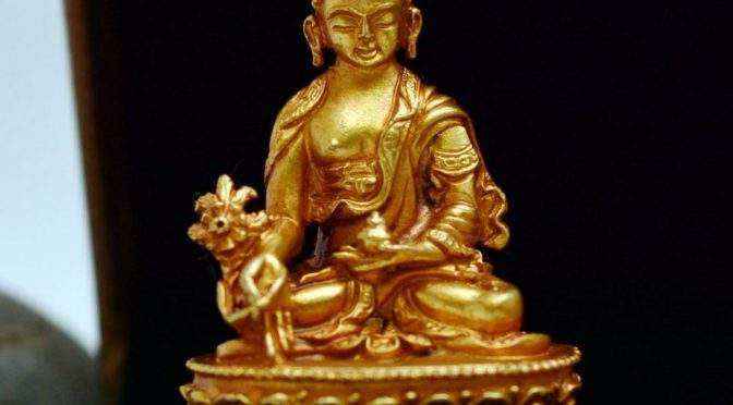 Tượng Phật Vàng Dược Sư Medicine Buddha Nepal (nhỏ)